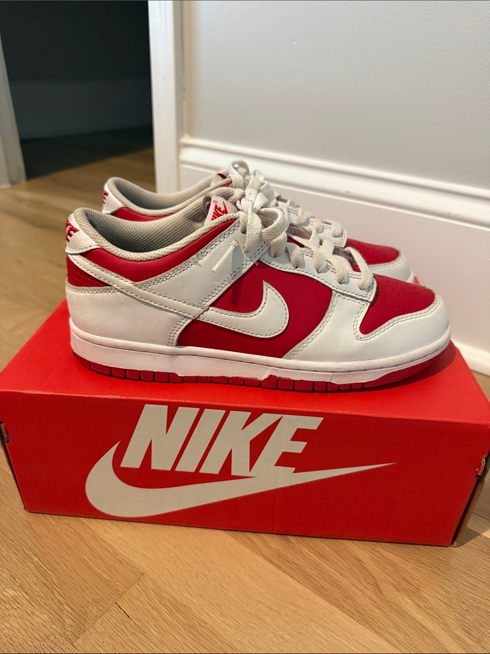 Nike Kids Low-Top Sneakers in White and Red